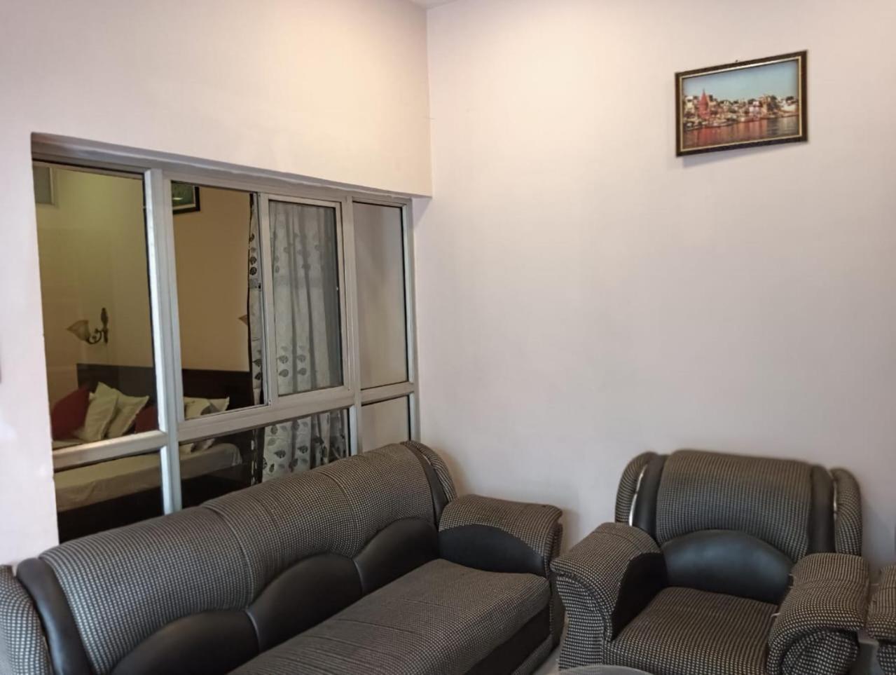 Shree Krishna Hotel Inn Varanasi Exterior photo