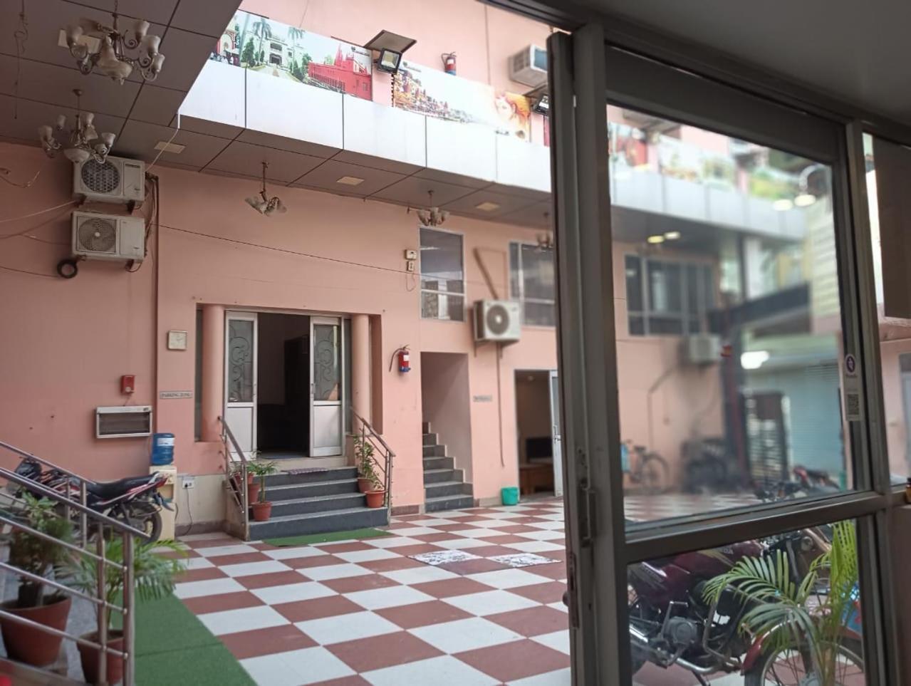 Shree Krishna Hotel Inn Varanasi Exterior photo